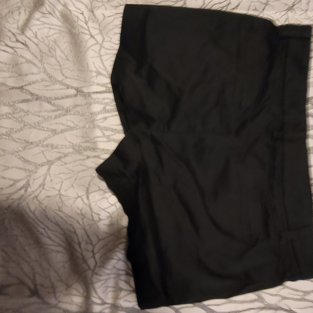 Shorts - Picture 2 of 3